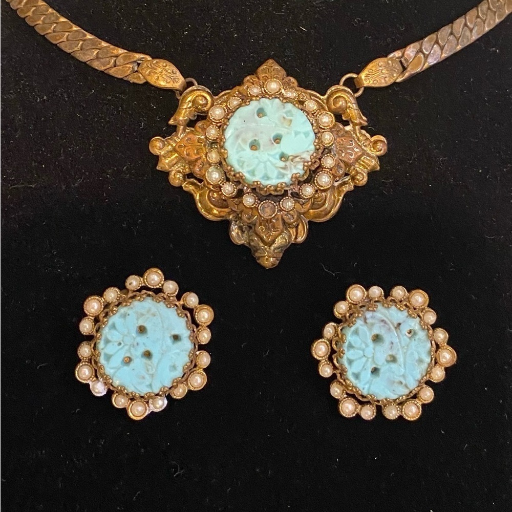 Unsigned Miriam Haskell necklace & Earrings set - Picture 2 of 6